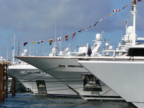 FLIBS2010-yacht-bows